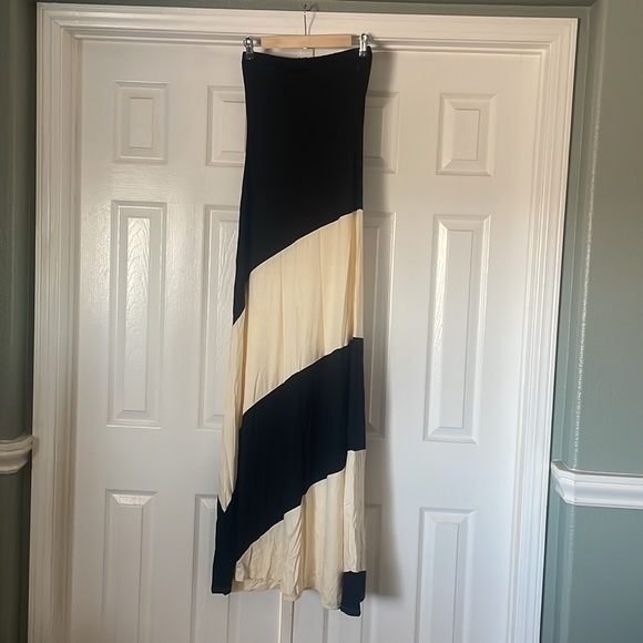 Strapless black and cream dress made by Venus size small - Picture 2 of 2
